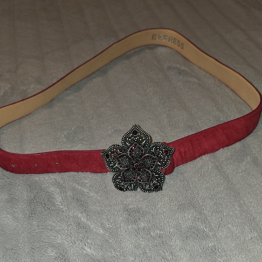 NWT Express Vibrant Red Belt with Ornate Floral Buckle Size Large $78